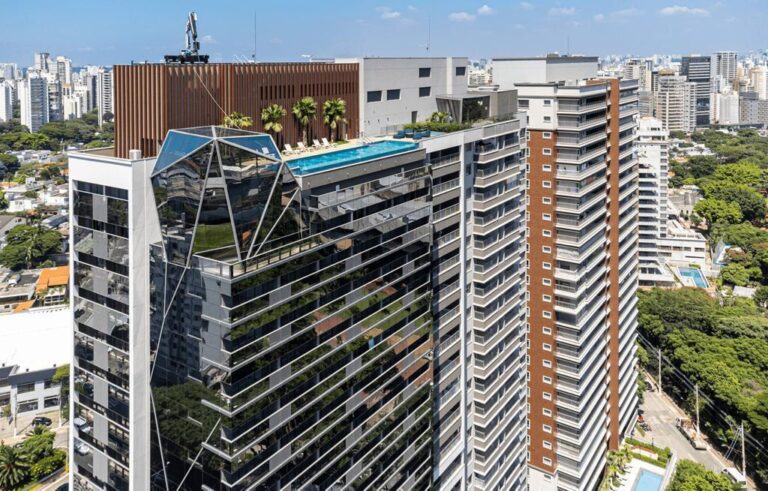 c6d83ae7-b394-4d1f-a04e-893b4e09fec5